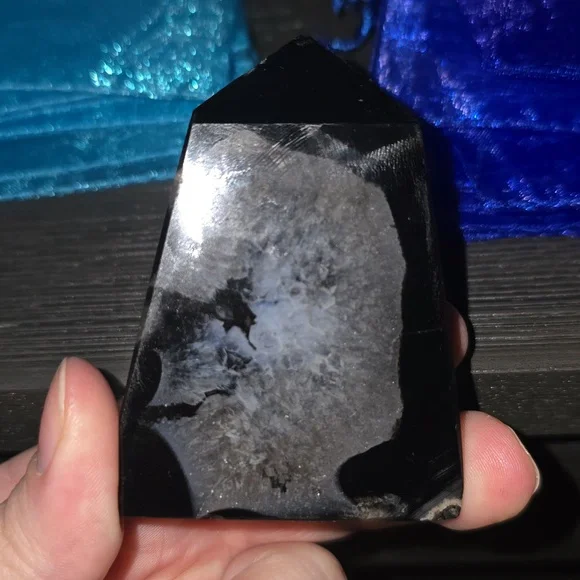 Black Orca Agate Druzy Tower 🖤🤍 - Picture 3 of 4